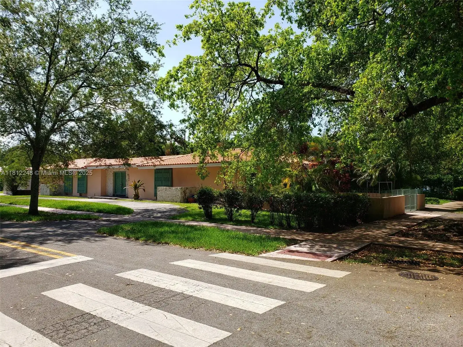 1240 La Mancha Ave, Coral Gables FL 33134 photo 3