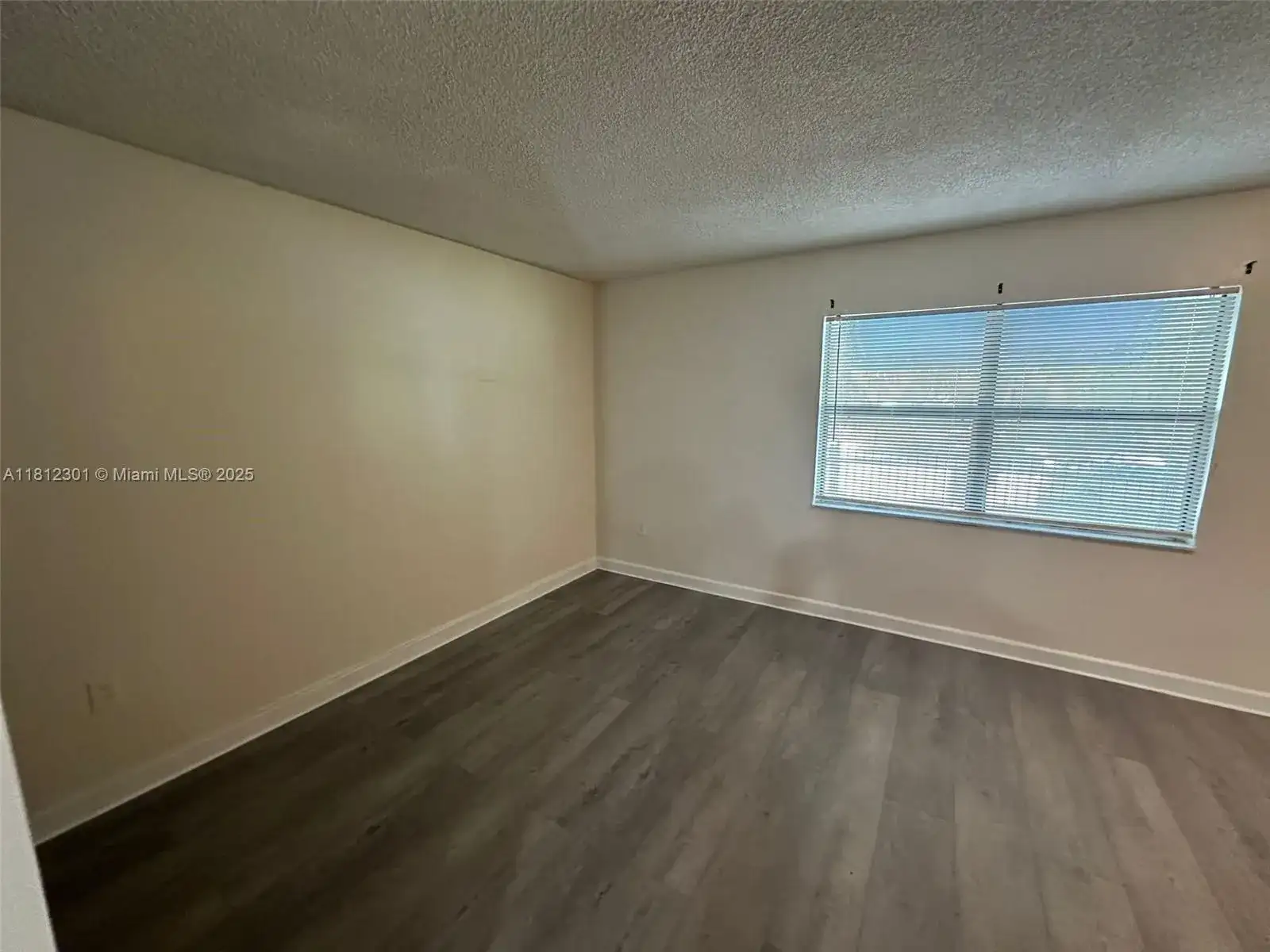 950 NW 11th St # 1C, Miami FL 33136 photo 4