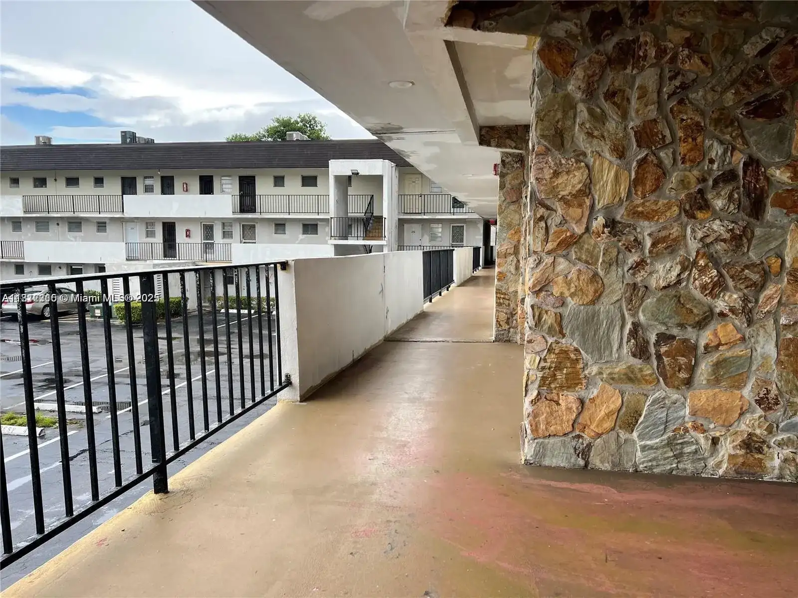 1530 NE 191st St # 205, Miami FL 33179 photo 3