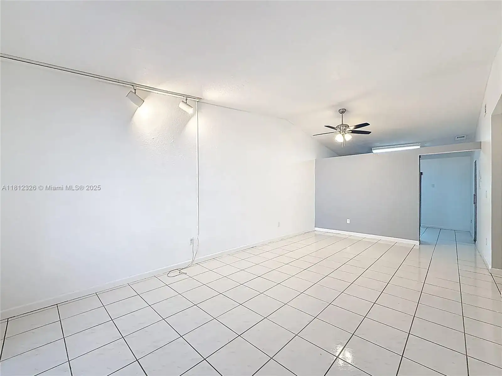 17372 NW 76th Ct, Hialeah FL 33015 photo 5