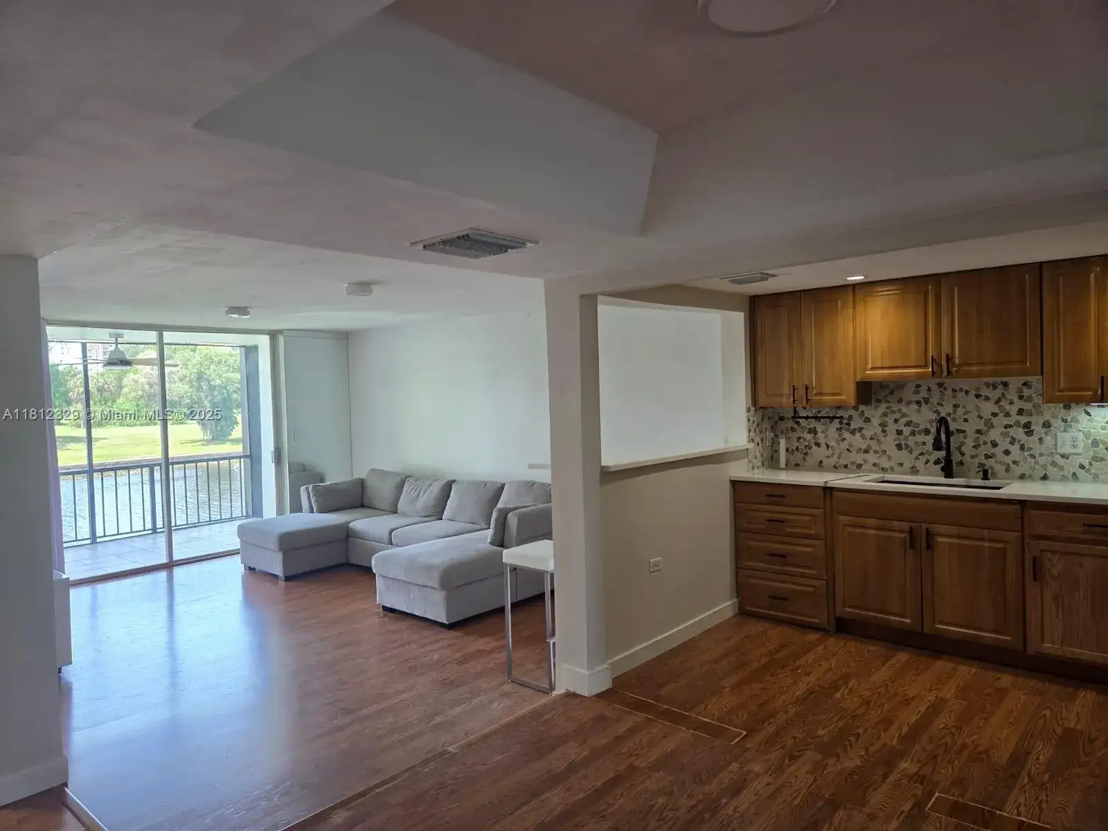 3750 Inverrary Dr # 2B, Lauderhill FL 33319 photo 4
