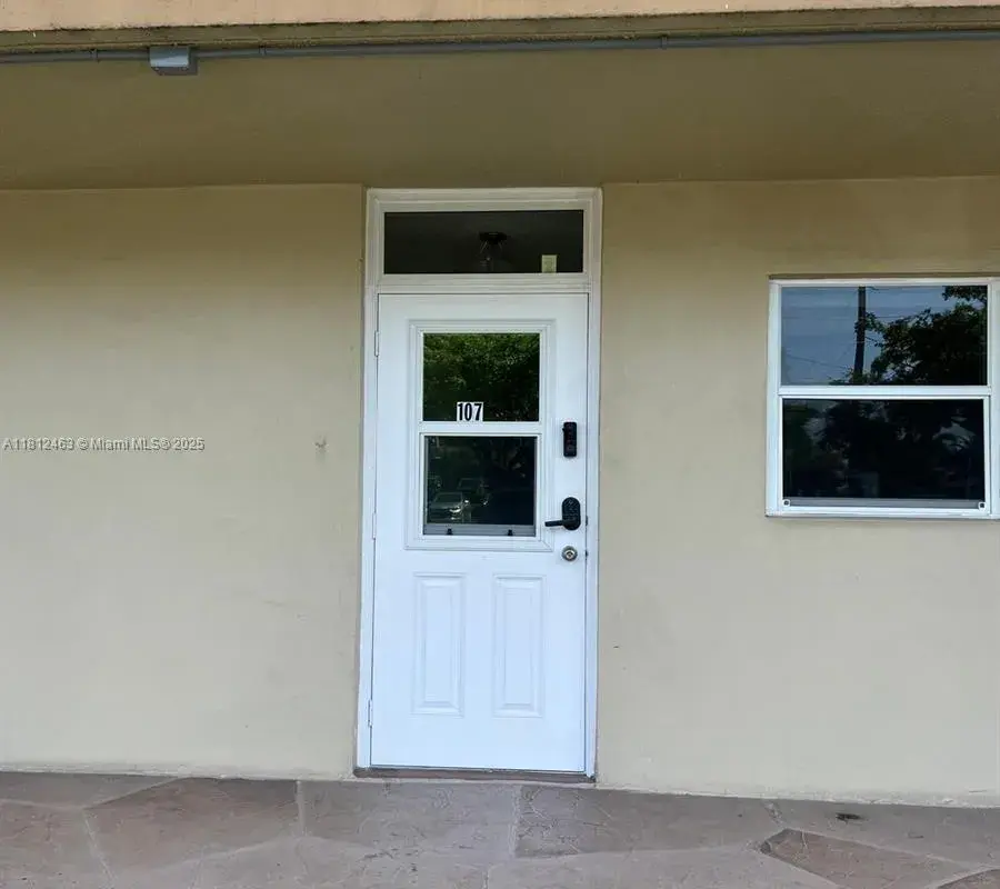 620 NE 12th Ave # 107, Hallandale Beach FL 33009