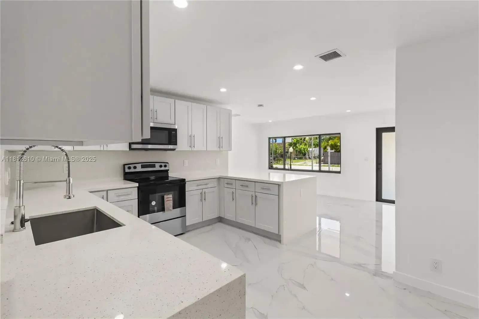 431 NE 58th Ct, Oakland Park FL 33334 photo 5