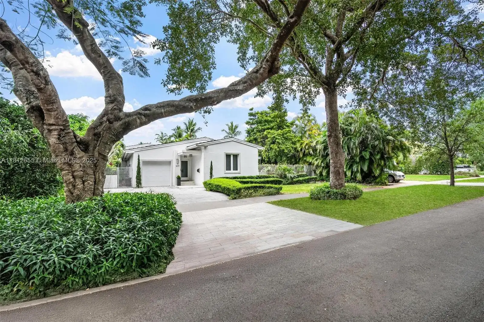 537 Marmore Ave, Coral Gables FL 33146 photo 3