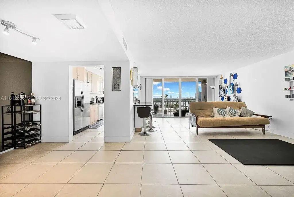 18041 Biscayne Blvd # 1201, Aventura FL 33160 photo 2