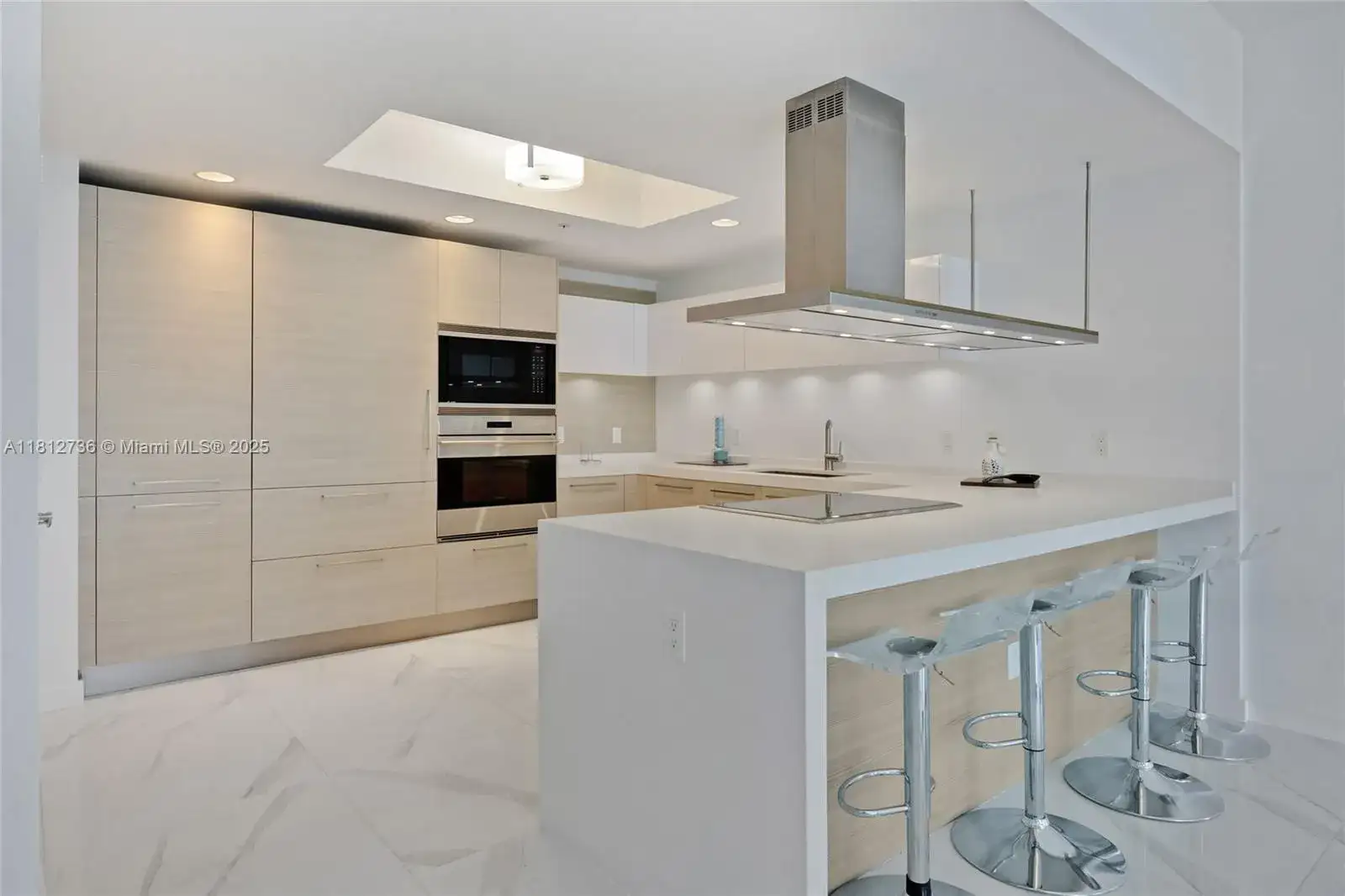 17301 Biscayne Blvd # 605, North Miami Beach FL 33160 photo 2