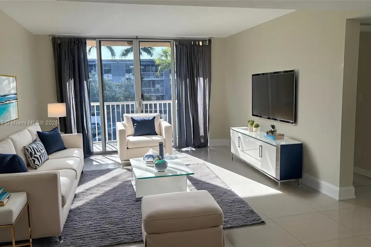1350 SE 3rd Ave # 309, Dania Beach FL 33004