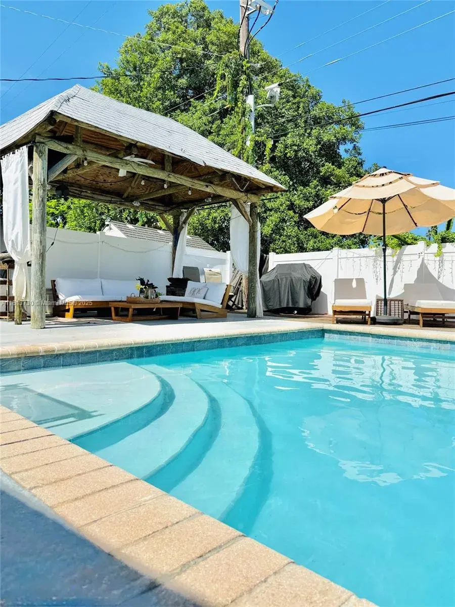 411 SW 10th SW Terrace, Hallandale Beach FL 33009