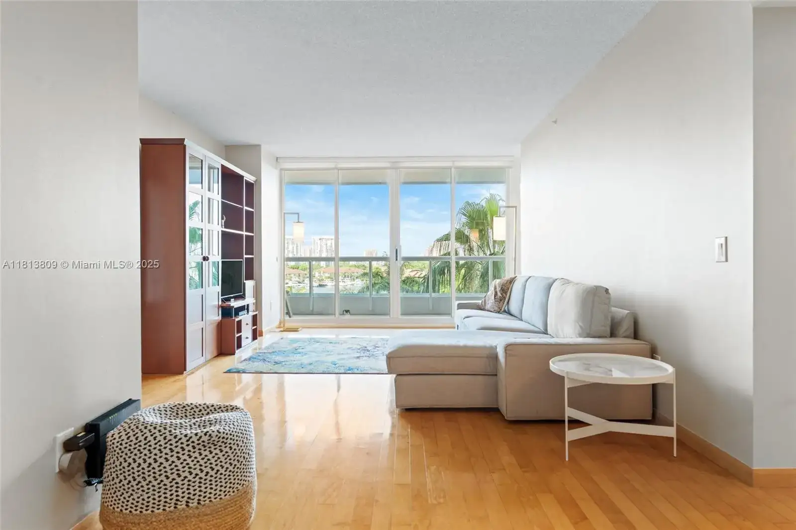 21205 Yacht Club Dr # 707, Aventura FL 33180 photo 2