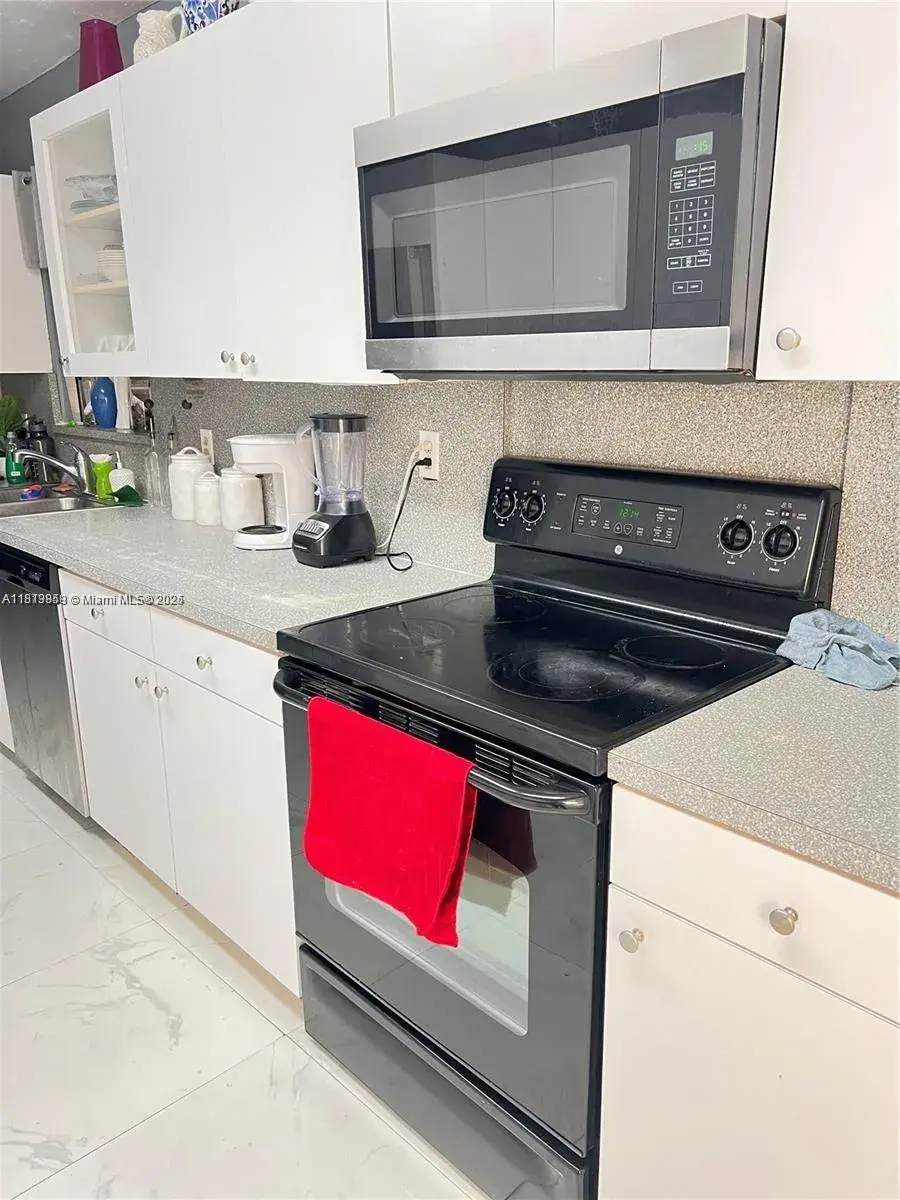 710 N 66th Ter, Hollywood FL 33024