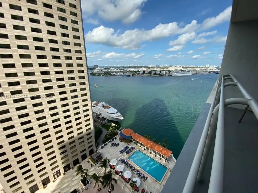 335 S Biscayne Blvd # 2404, Miami FL 33131 photo 2