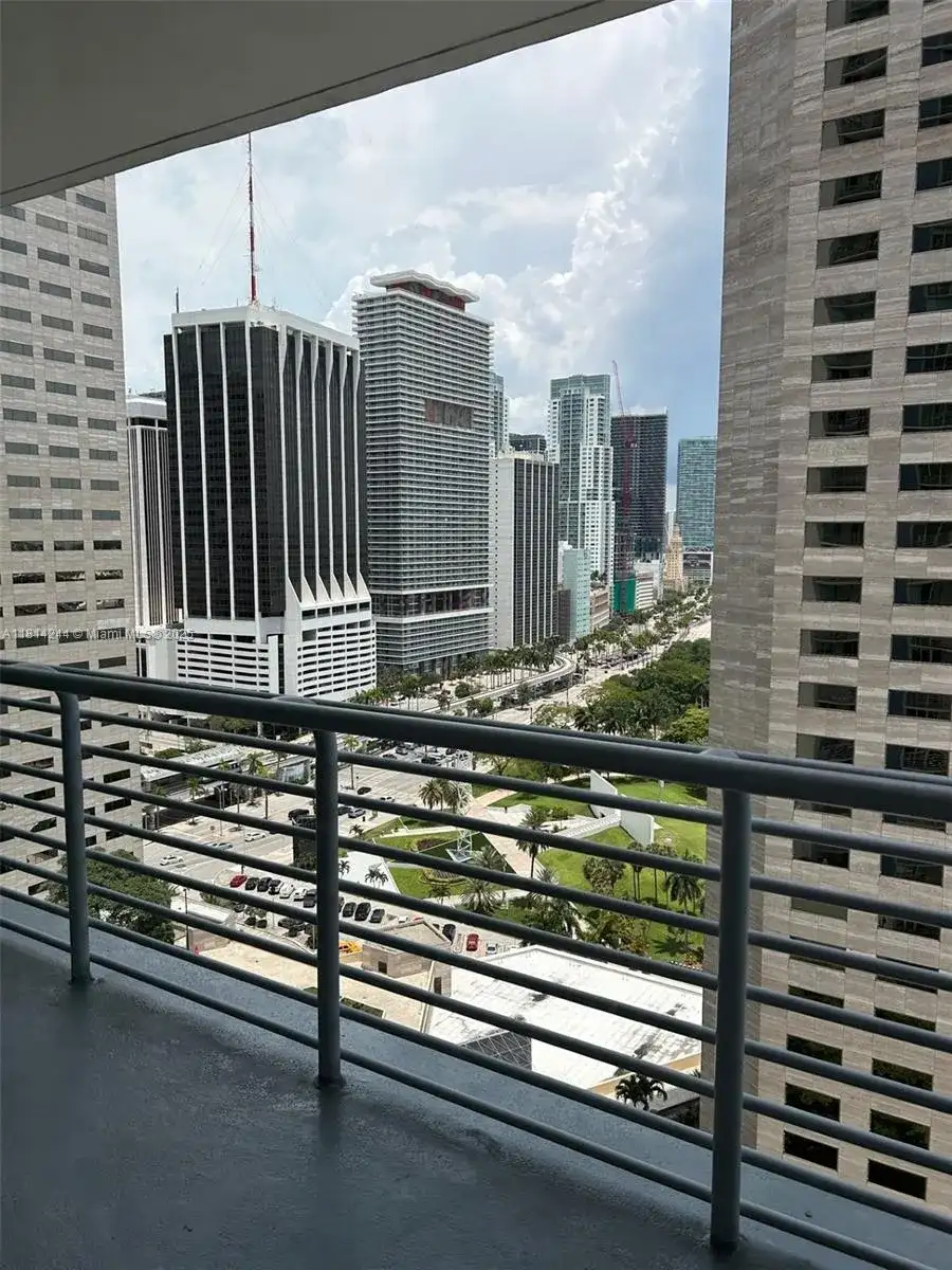 335 S Biscayne Blvd # 2404, Miami FL 33131 photo 3