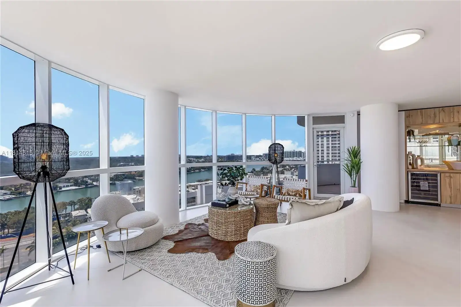 6301 Collins Ave # 1405, Miami Beach FL 33141 photo 2