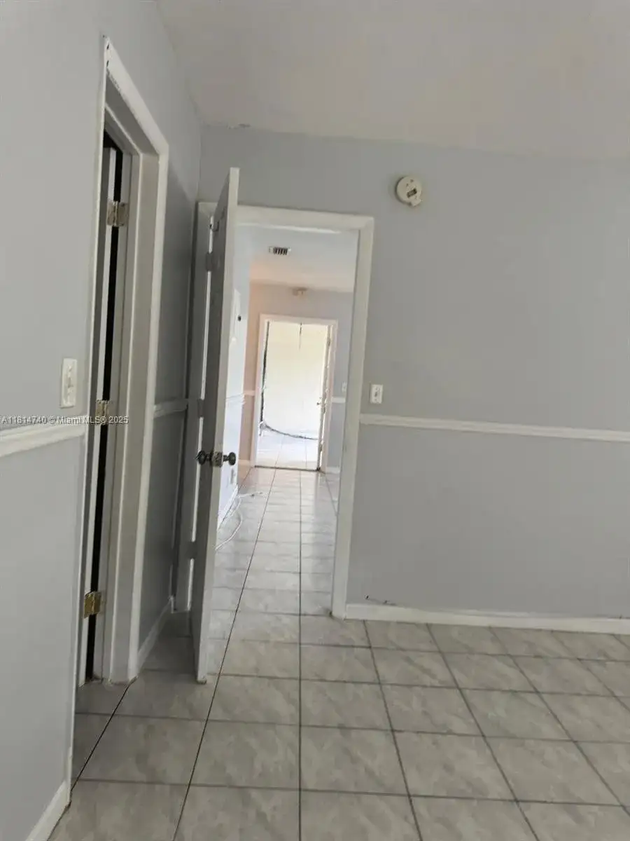1522 NE 34th Ct # 11, Oakland Park FL 33334 photo 2