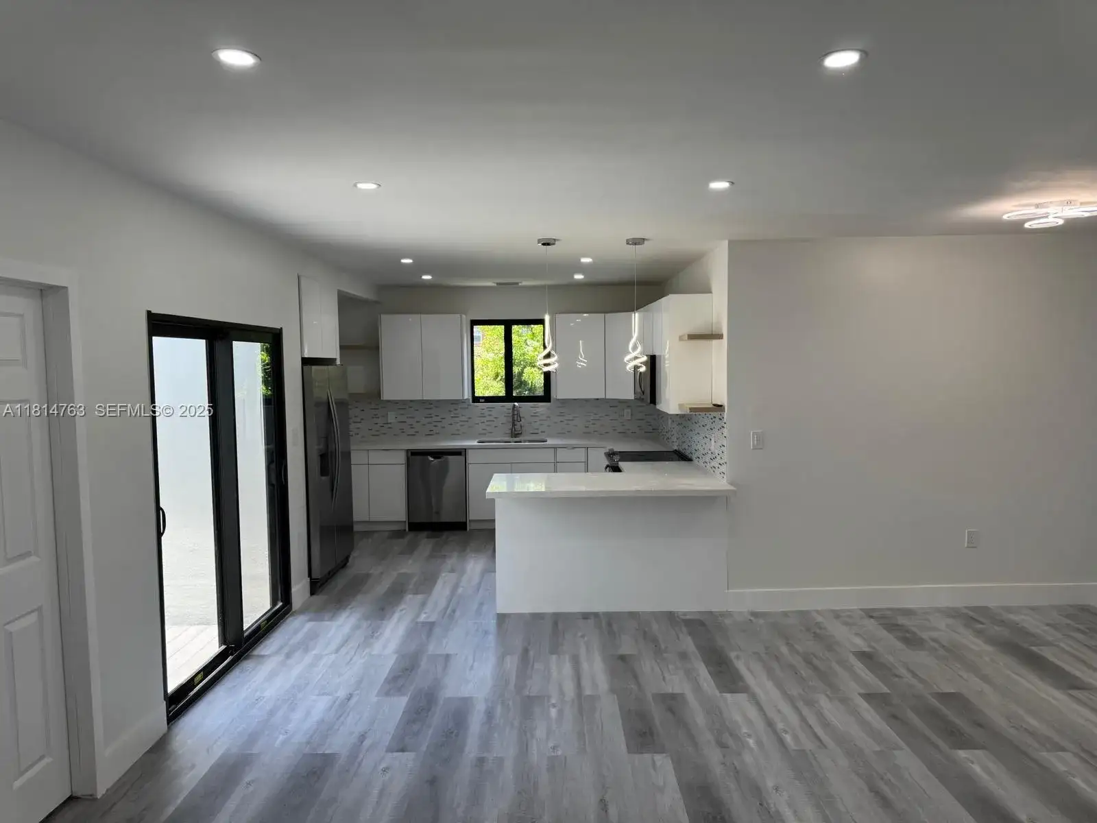 2160 NW 30th St, Miami FL 33142 photo 3