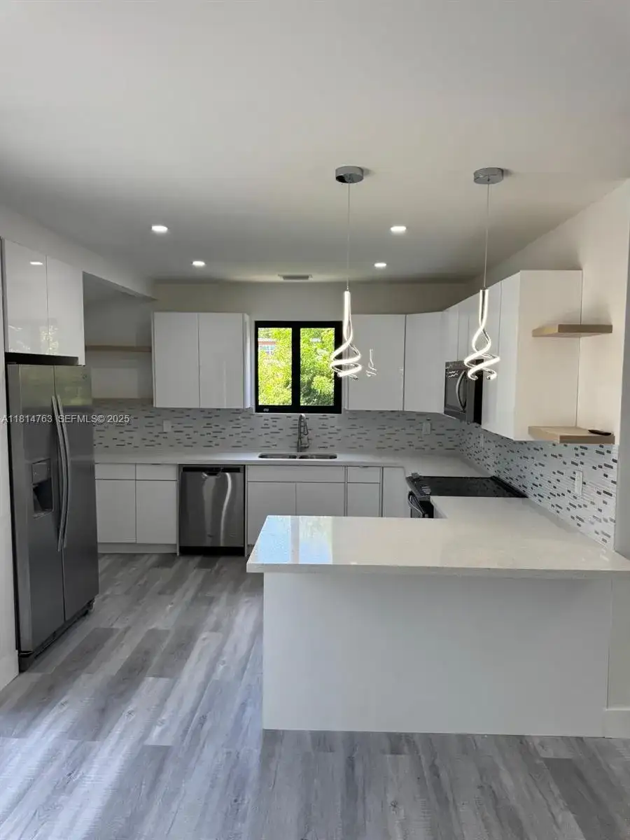 2160 NW 30th St, Miami FL 33142 photo 5