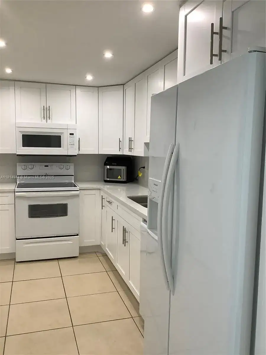2333 Brickell Ave # 615, Miami FL 33129 photo 3