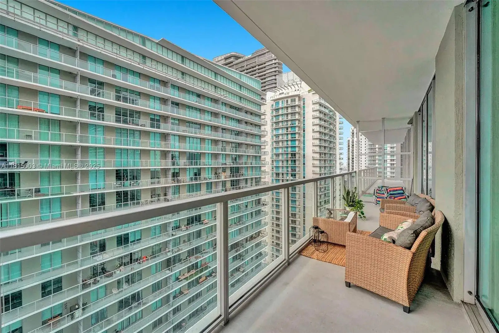 79 SW 12th St, Miami FL 33130 photo 3