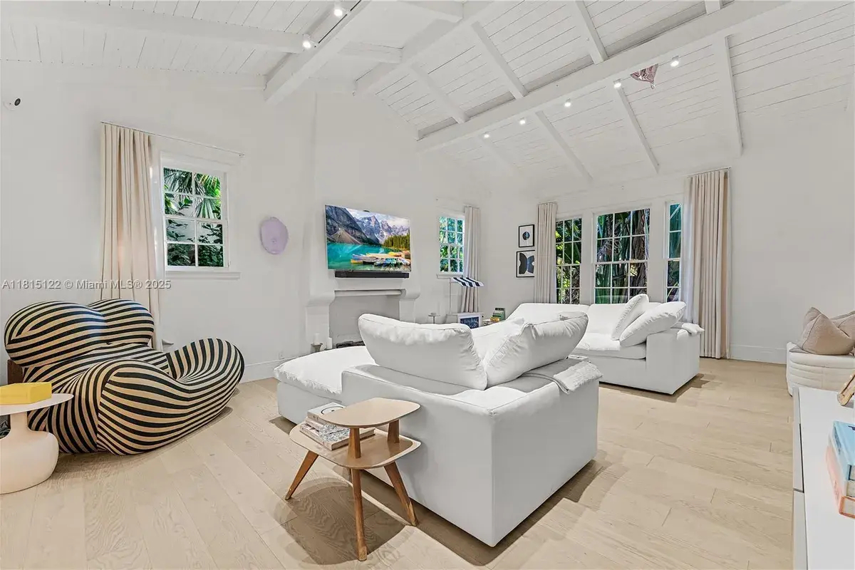 3747 Royal Palm Ave, Miami Beach FL 33140
