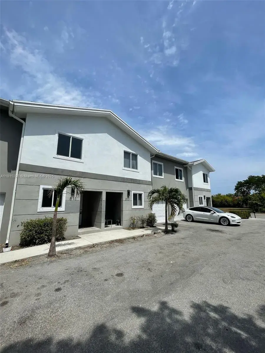 813 NW 3rd Ave, Fort Lauderdale FL 33311