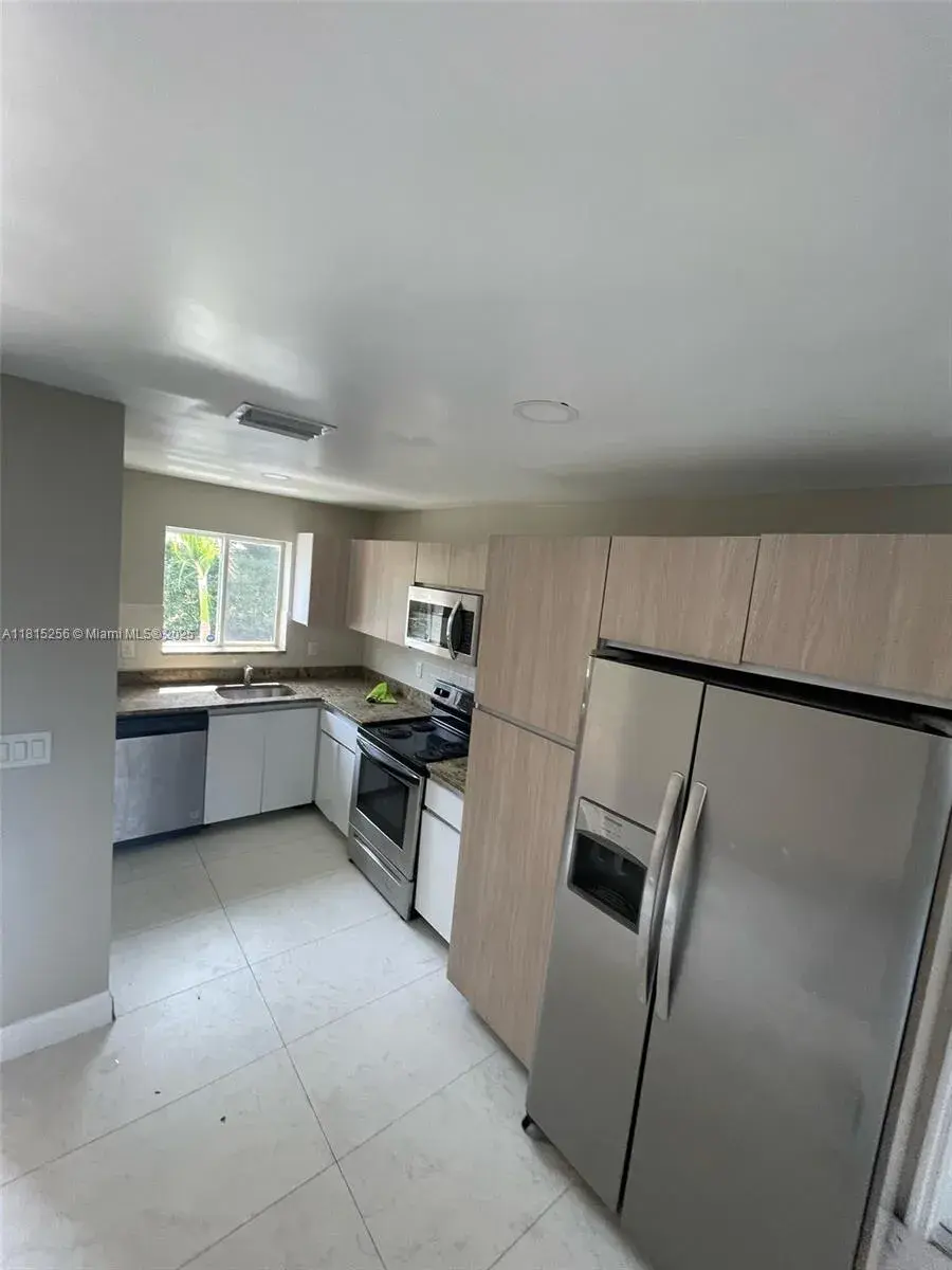 811 NW 3rd Ave, Fort Lauderdale FL 33311