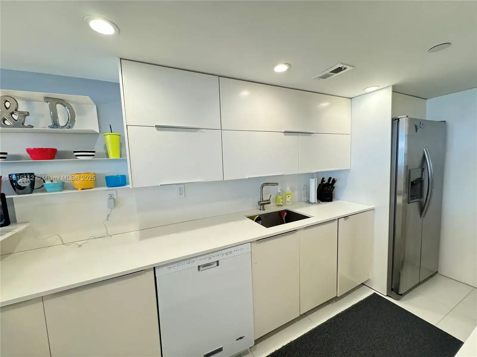 100 Lincoln Rd, Miami Beach FL 33139 photo 3