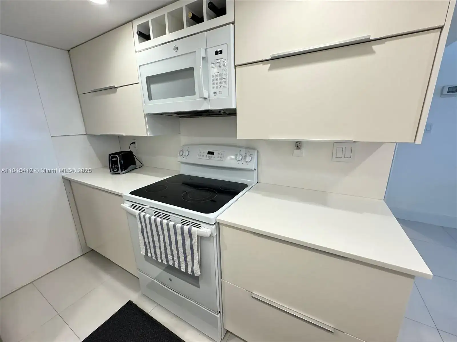 100 Lincoln Rd, Miami Beach FL 33139 photo 5