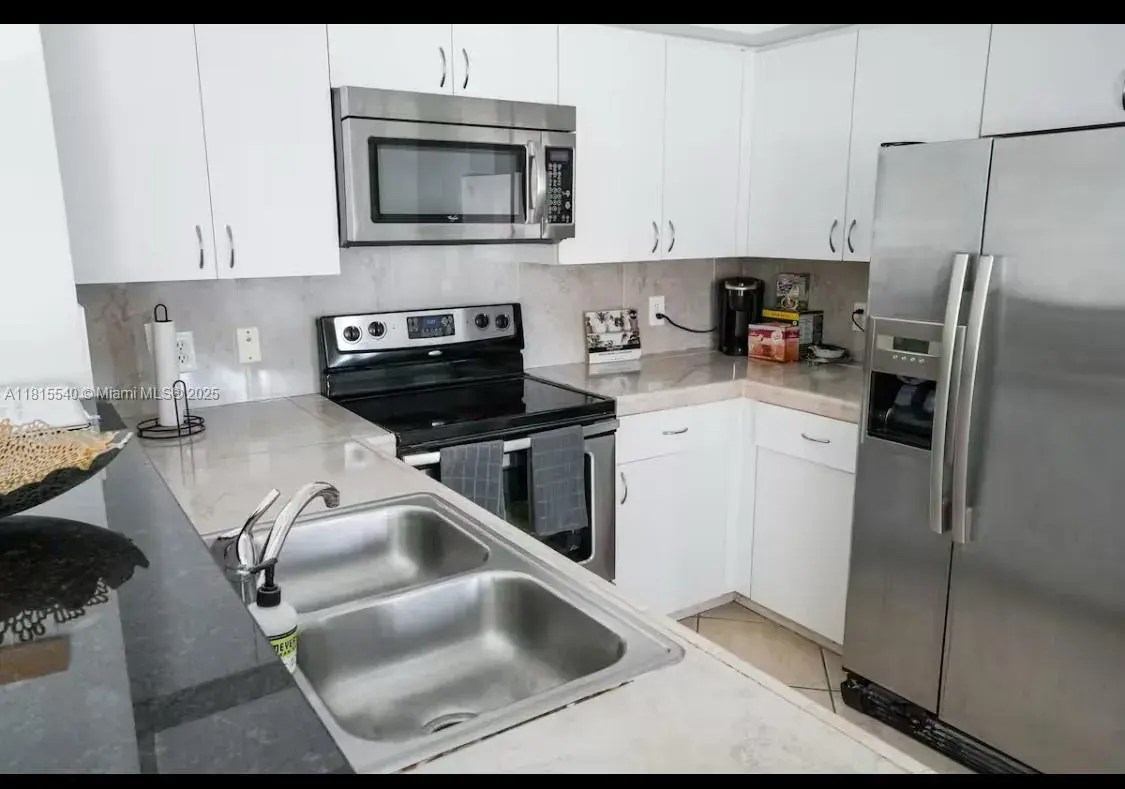 19601 E Country Club Drive # 203, Aventura FL 33180