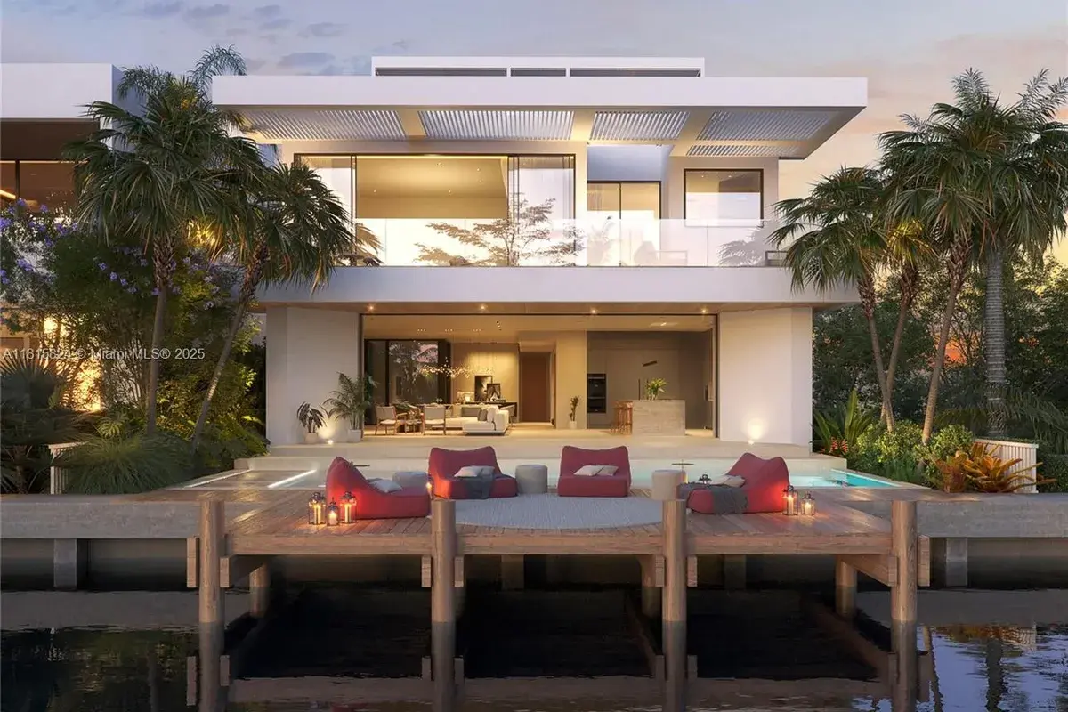 7725 NE 8th Ave, Miami FL 33138