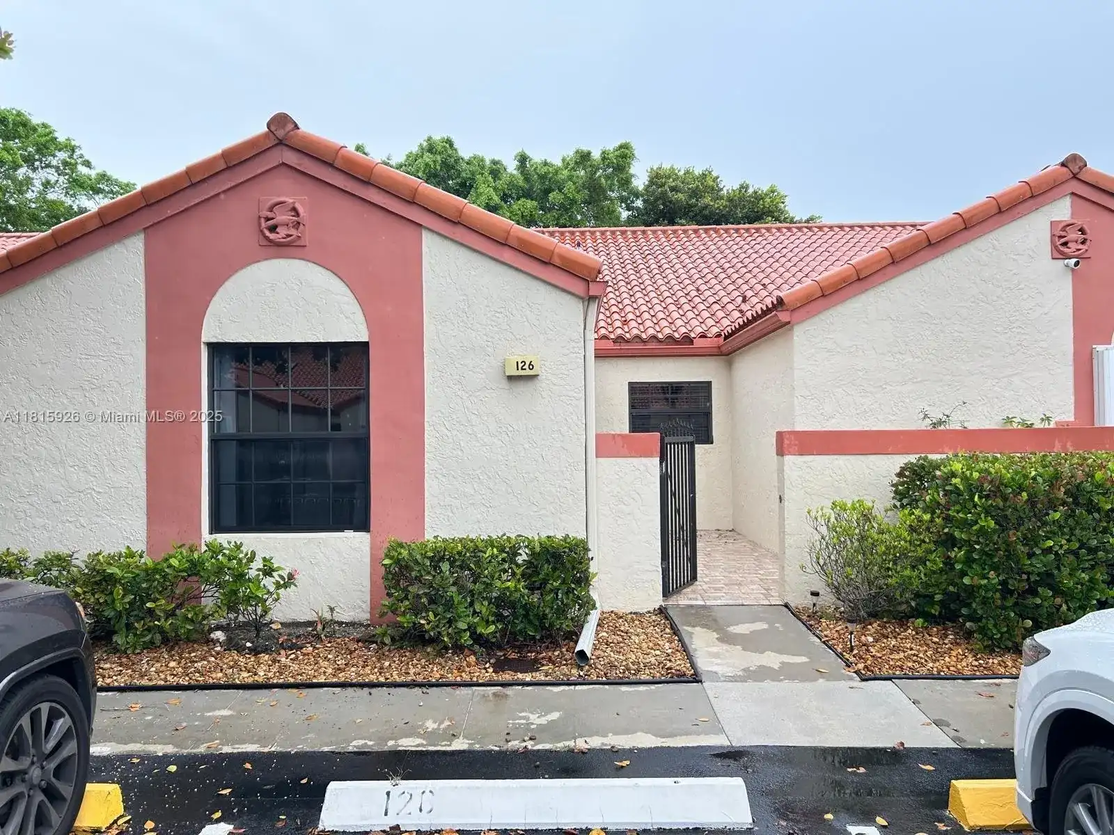 126 Centennial Ct, Deerfield Beach FL 33442