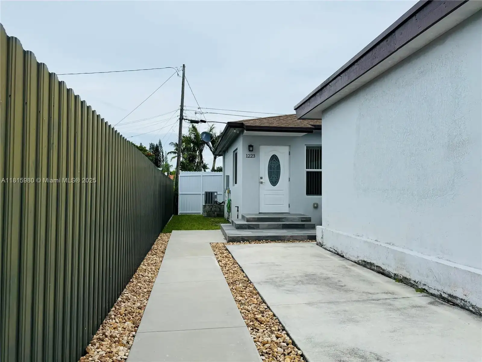 1221 SW 76th Ct, Miami FL 33144 photo 3