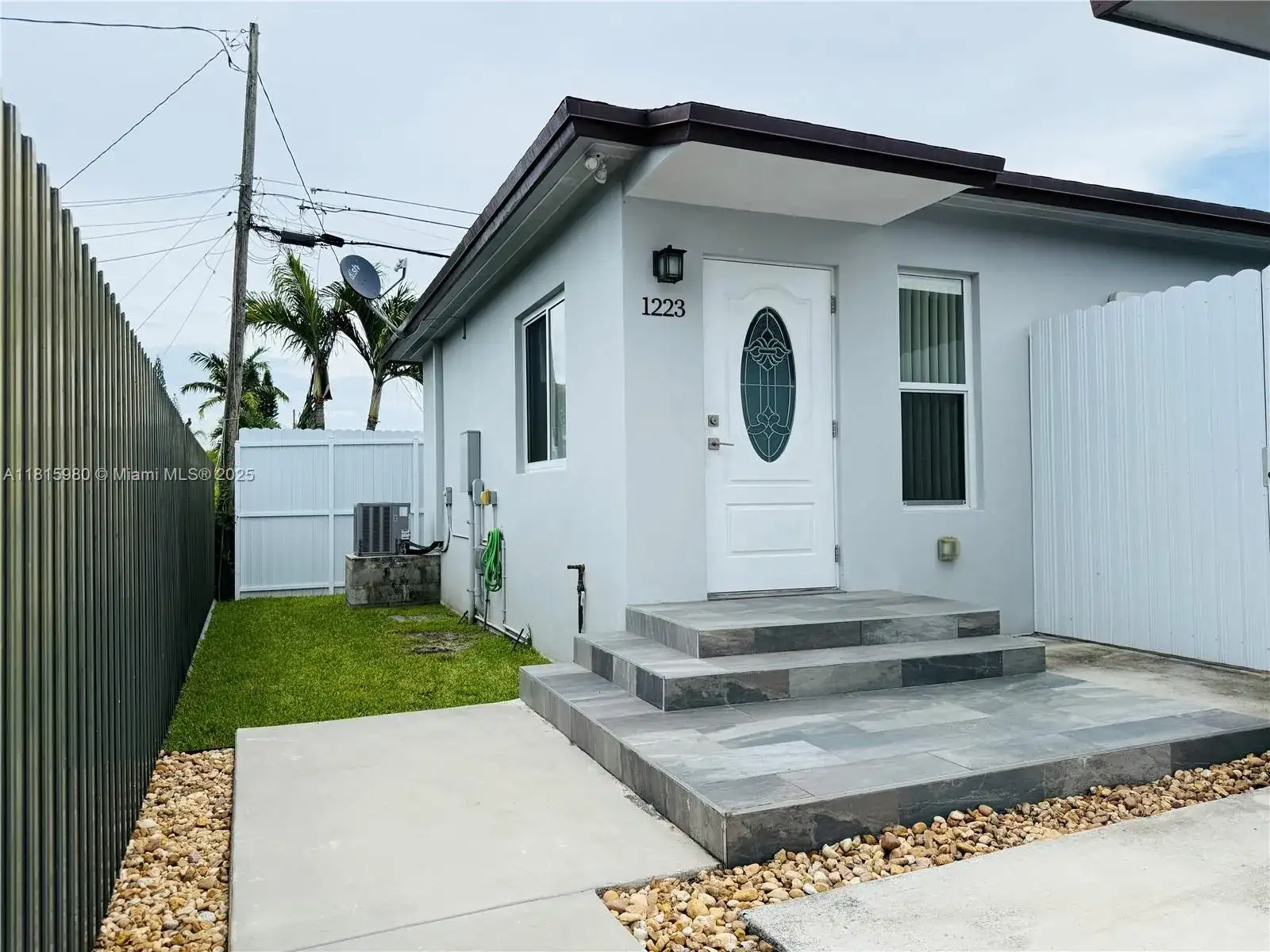 1221 SW 76th Ct, Miami FL 33144 photo 4