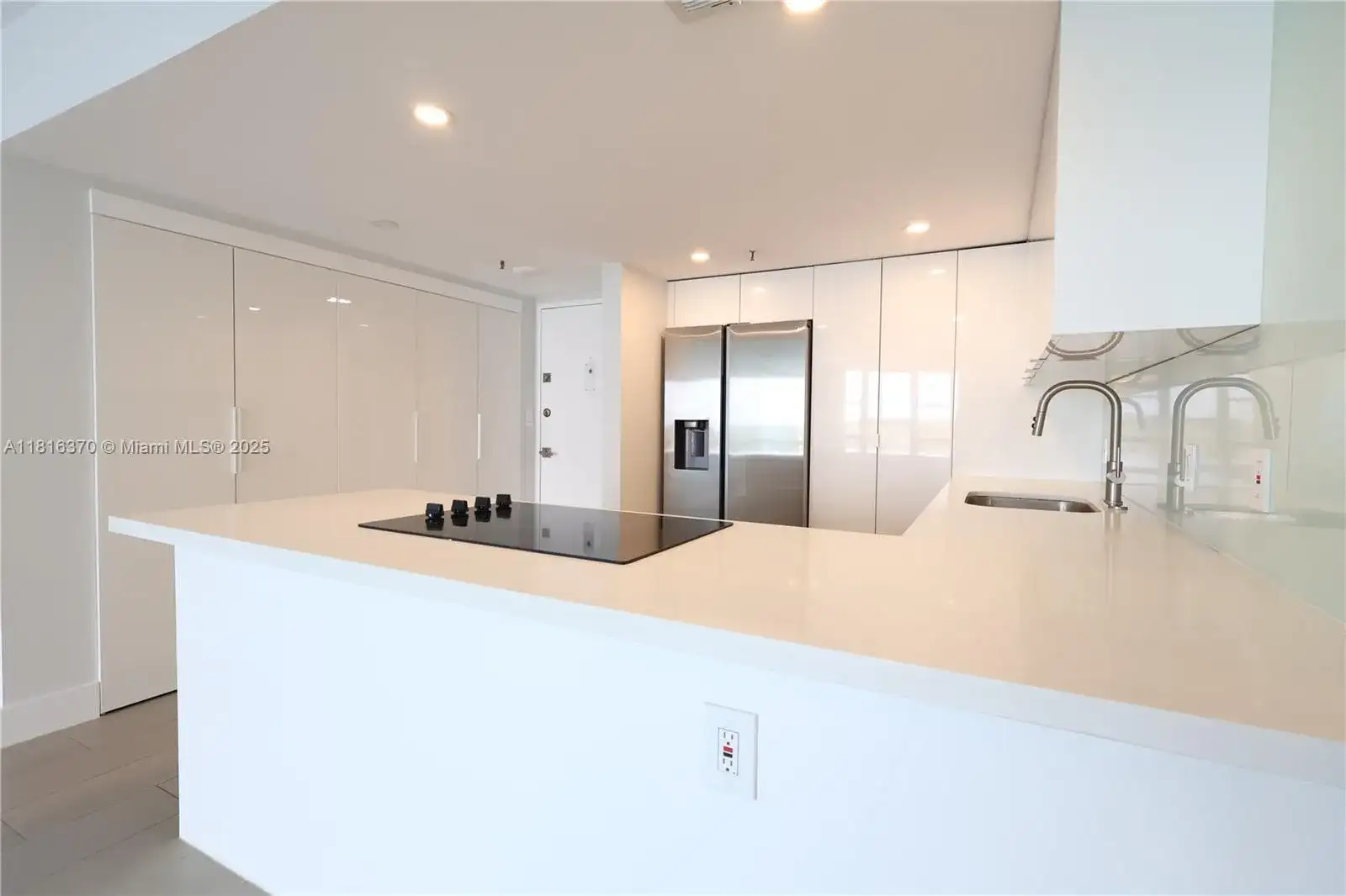 20515 E Country Club Dr # 543, Aventura FL 33180 photo 2