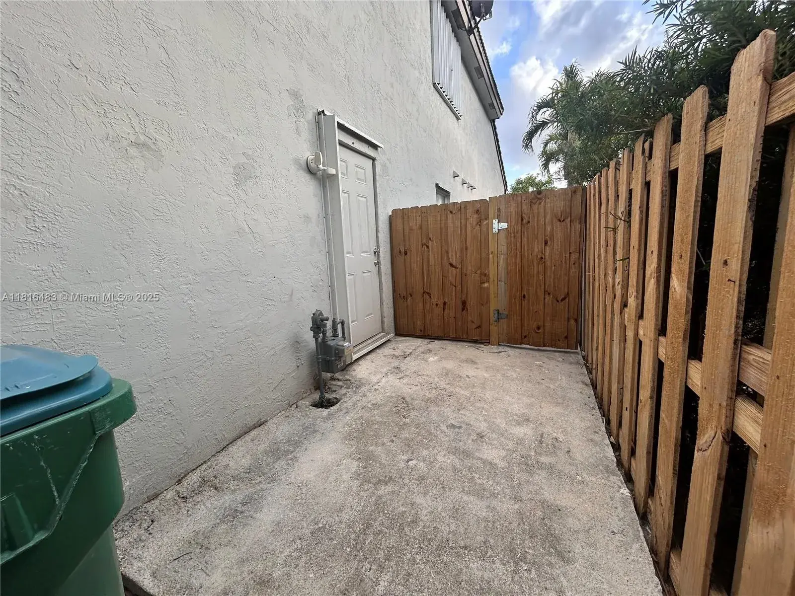 15960 SW 76th St # 0, Miami FL 33193