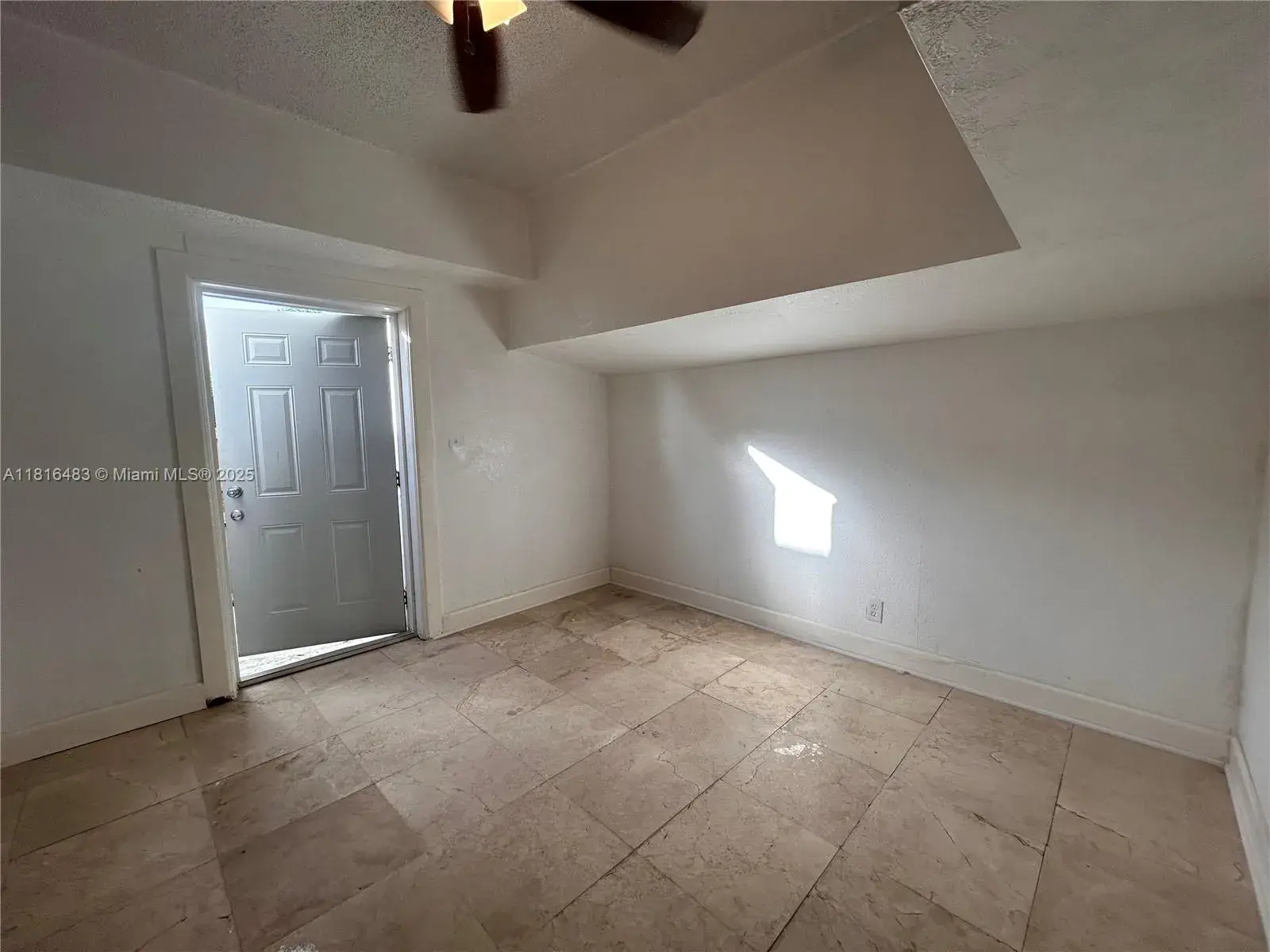15960 SW 76th St # 0, Miami FL 33193