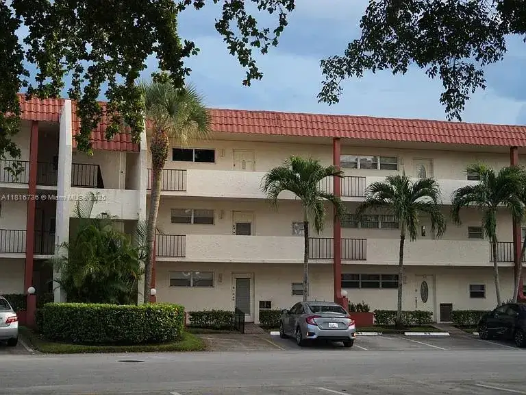 9820 S Hollybrook Lake Dr # 205, Pembroke Pines FL 33025