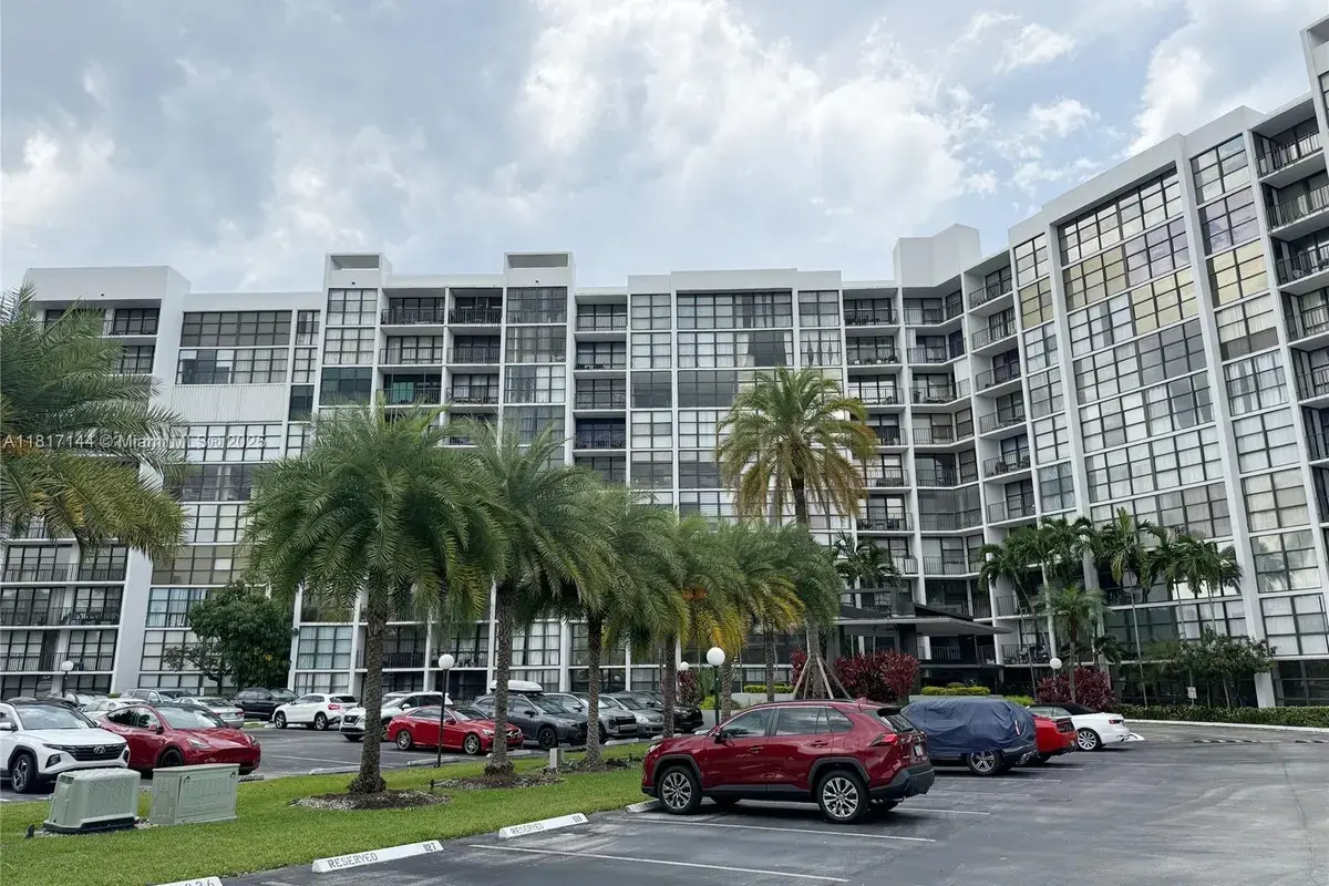 800 Parkview Dr # 820, Hallandale Beach FL 33009