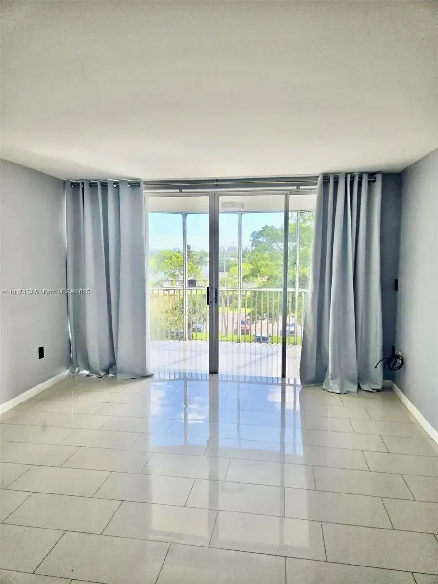1780 NE 191st St # 2, Miami FL 33179 photo 3