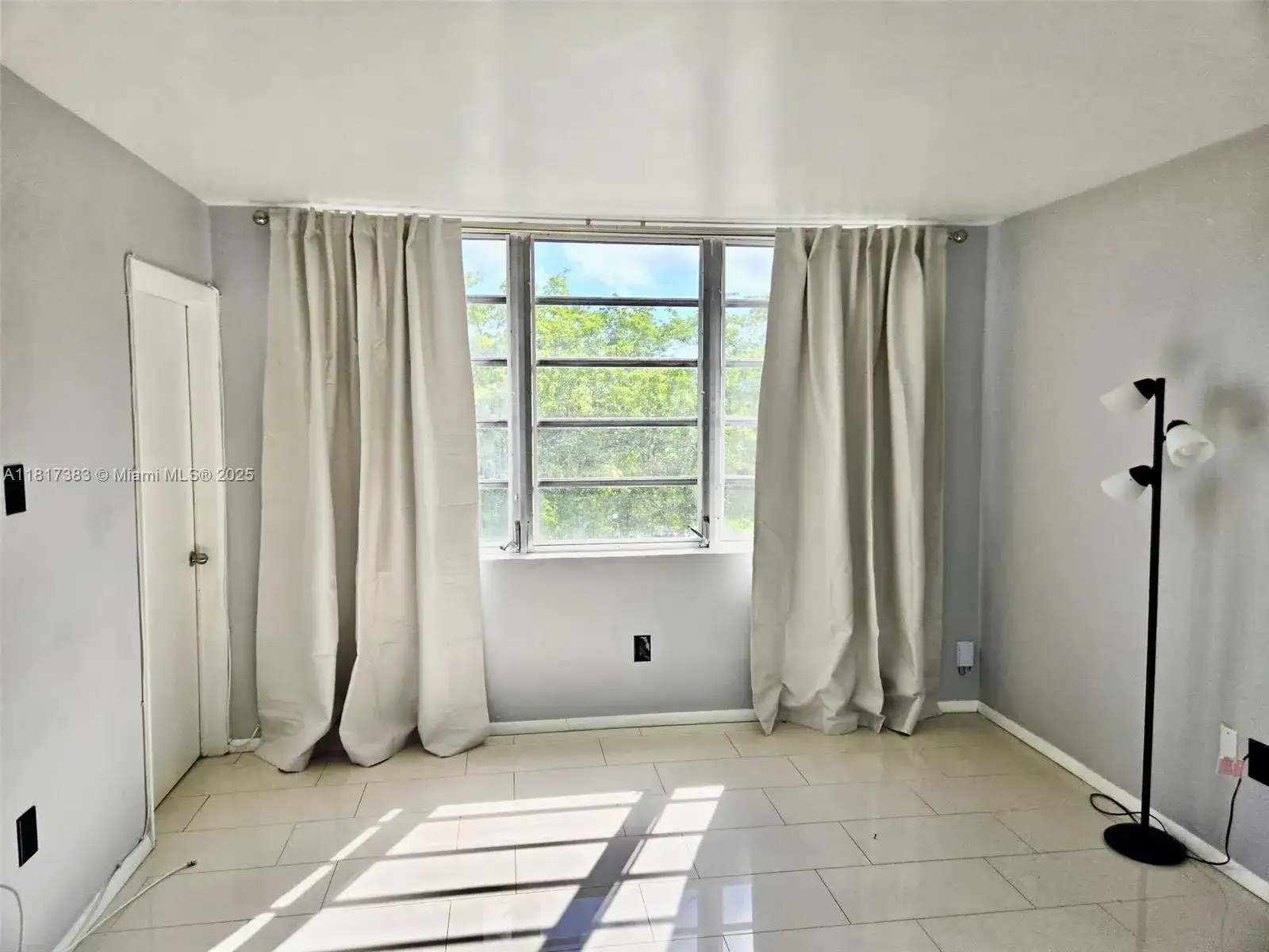 1780 NE 191st St # 2, Miami FL 33179 photo 4