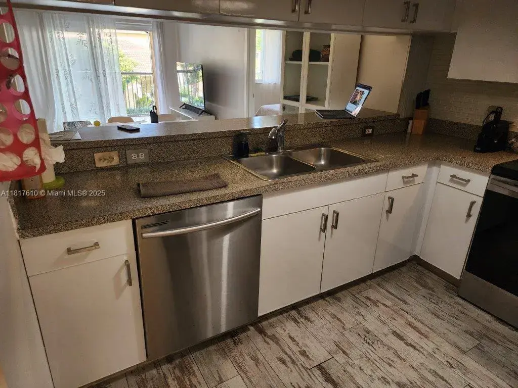460 S Park Rd # 209, Hollywood FL 33021