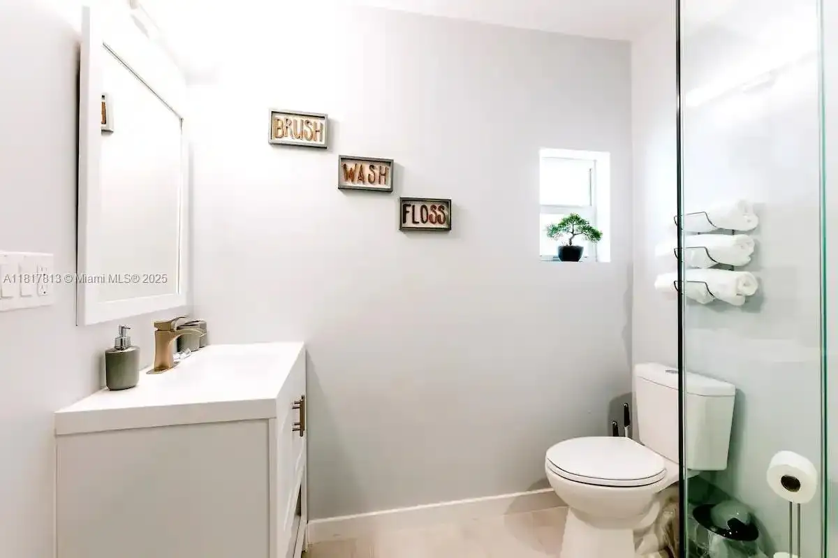 1647 NW 29th Ave # 2, Miami FL 33125 photo 4
