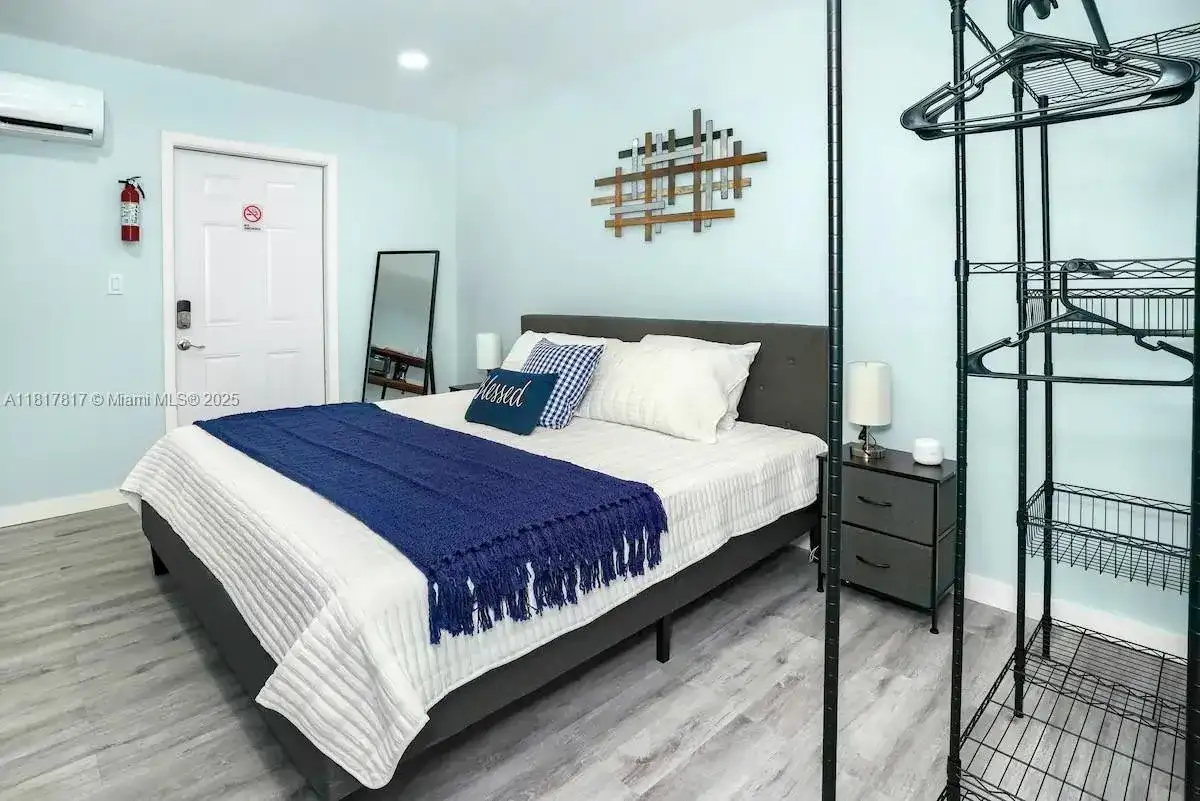 1647 NW 29th Ave # 4, Miami FL 33125 photo 2