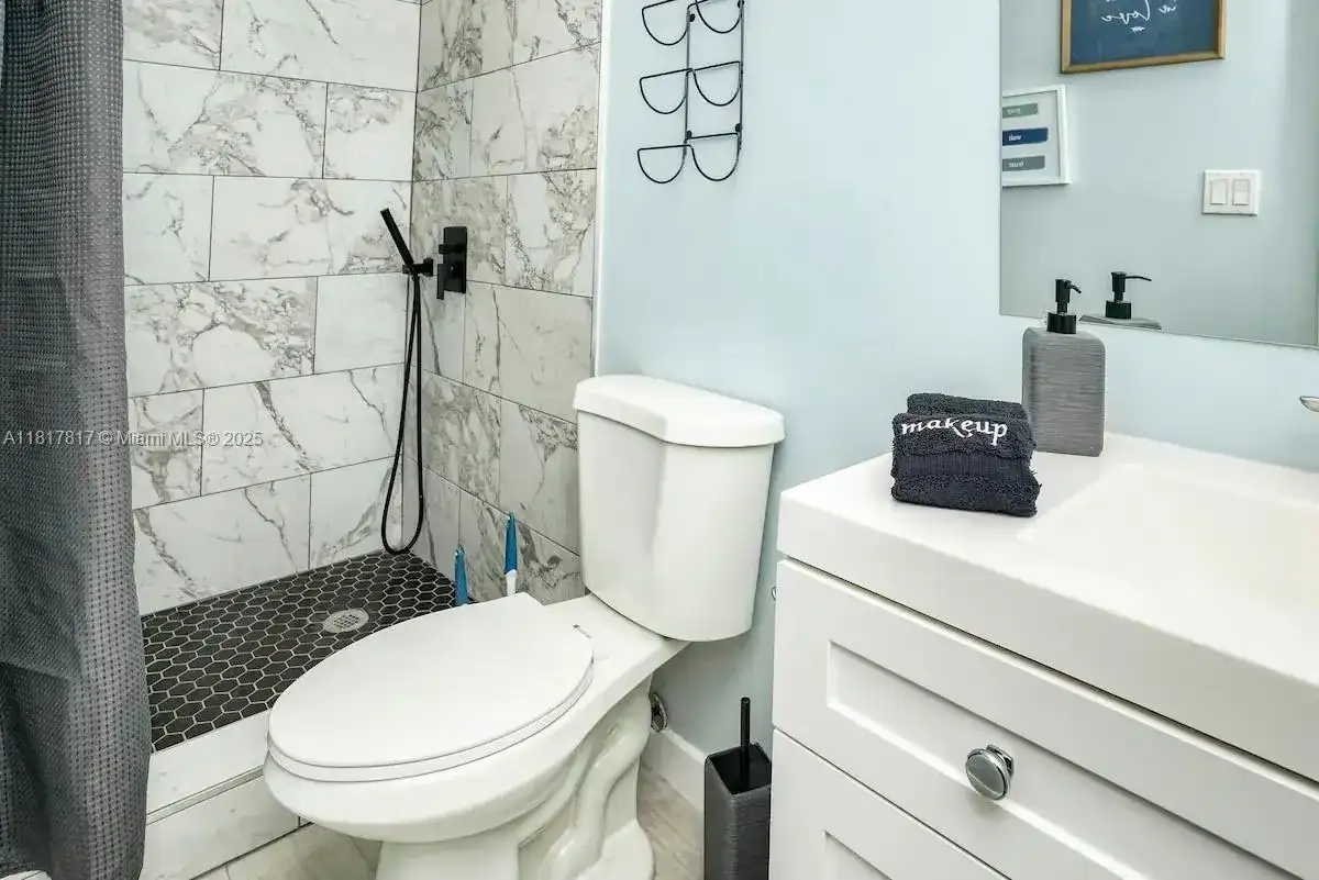 1647 NW 29th Ave # 4, Miami FL 33125 photo 3