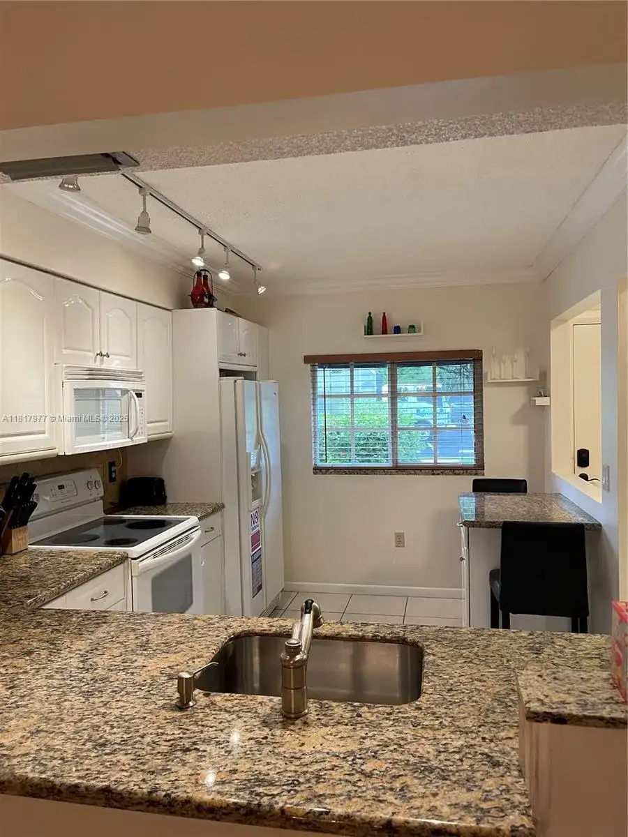 4000 Crystal Lake Dr # 111, Deerfield Beach FL 33064 photo 4