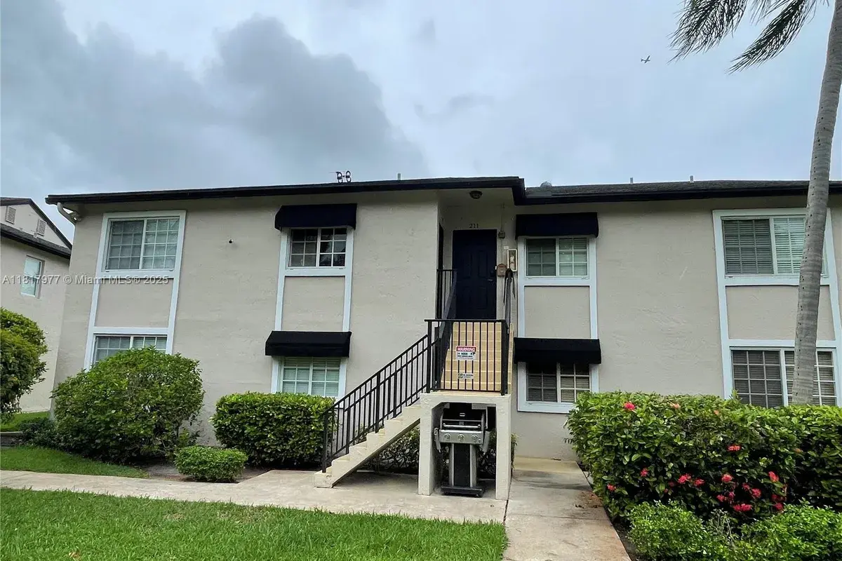 4000 Crystal Lake Dr # 111, Deerfield Beach FL 33064
