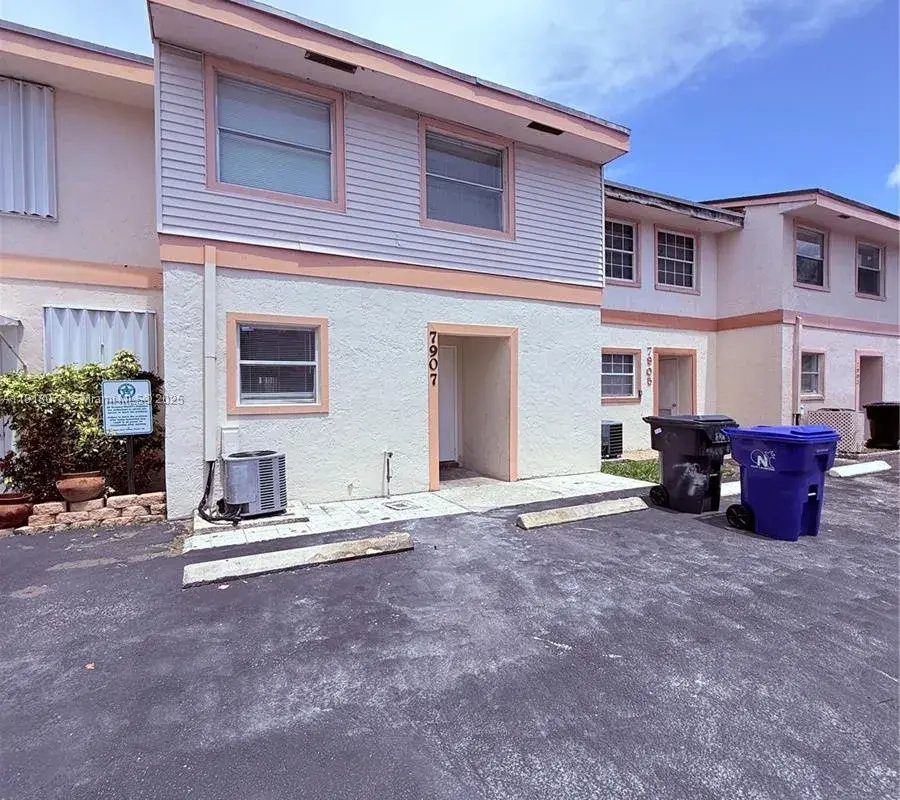 7907 SW 8th St, North Lauderdale FL 33068
