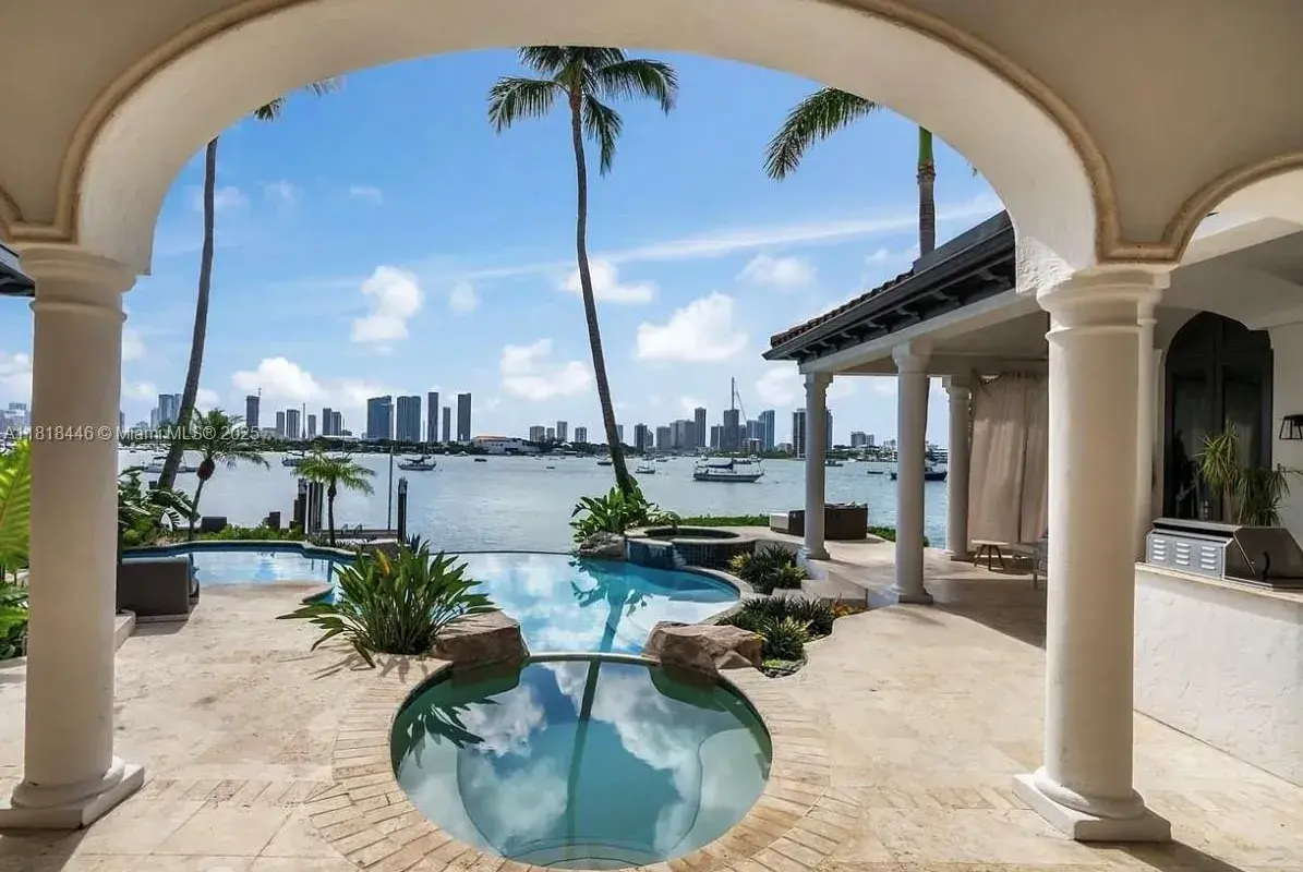 432 S Hibiscus Dr, Miami Beach FL 33139
