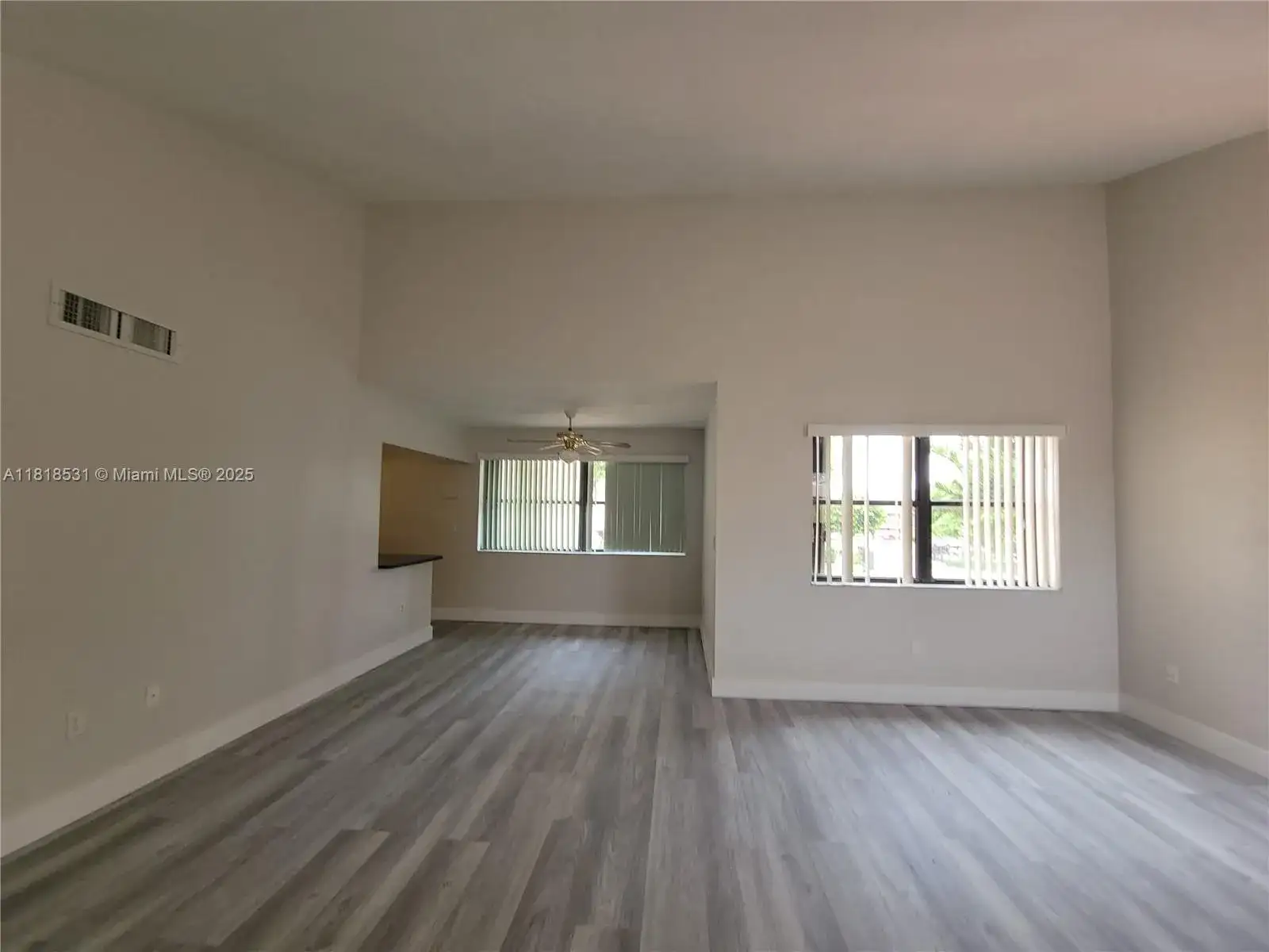 251 W Park Dr # 201, Miami FL 33172 photo 3