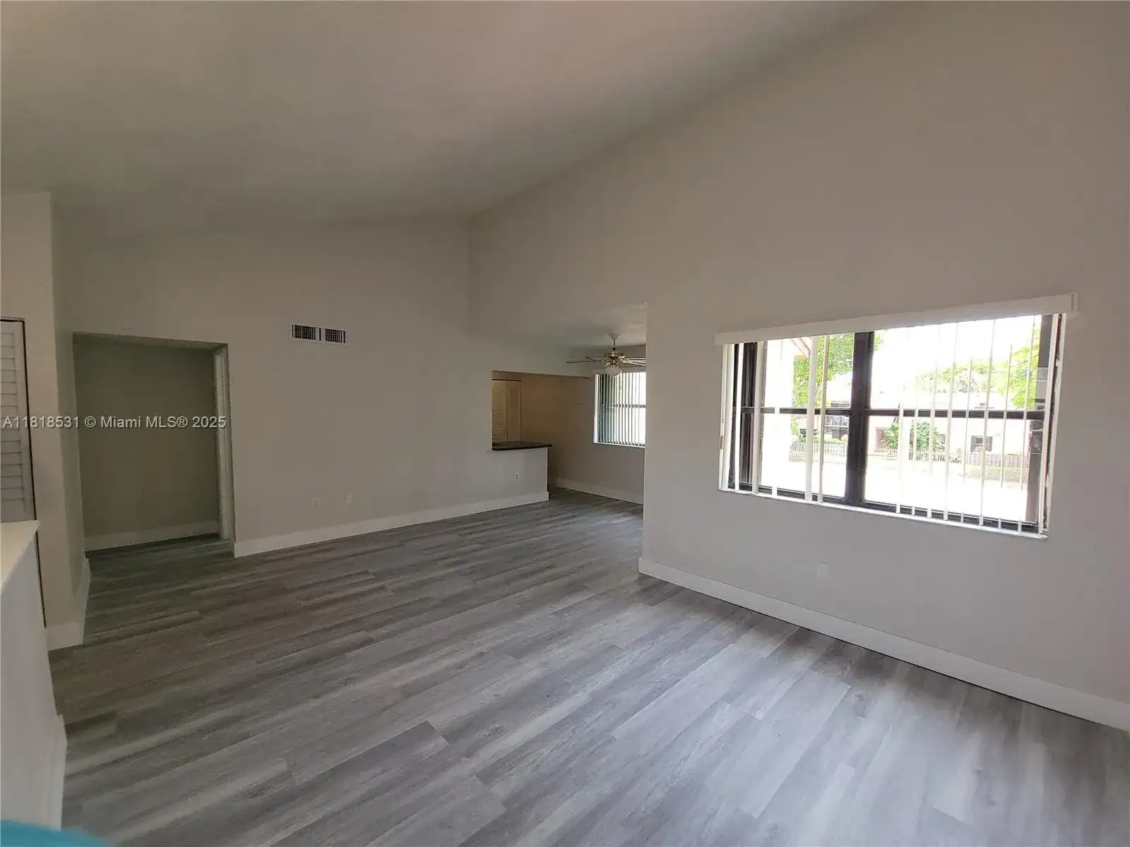 251 W Park Dr # 201, Miami FL 33172 photo 4