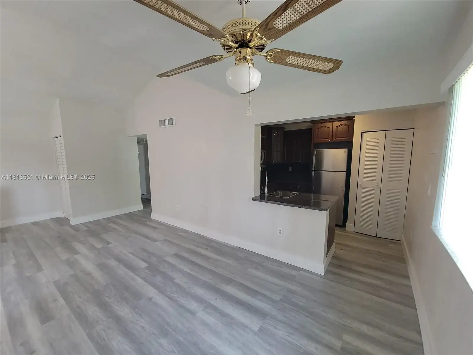 251 W Park Dr # 201, Miami FL 33172 photo 5